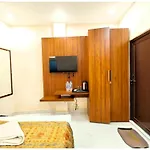 Premium B N K Grand Varanasi - Fully Air Conditioned Hotel With Lift And Wifi Facility