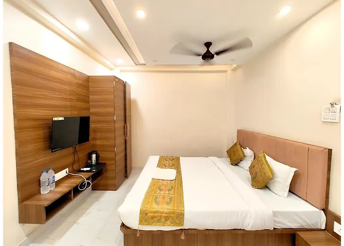 Premium B N K Grand Varanasi - Fully Air Conditioned Hotel With Lift And Wifi Facility