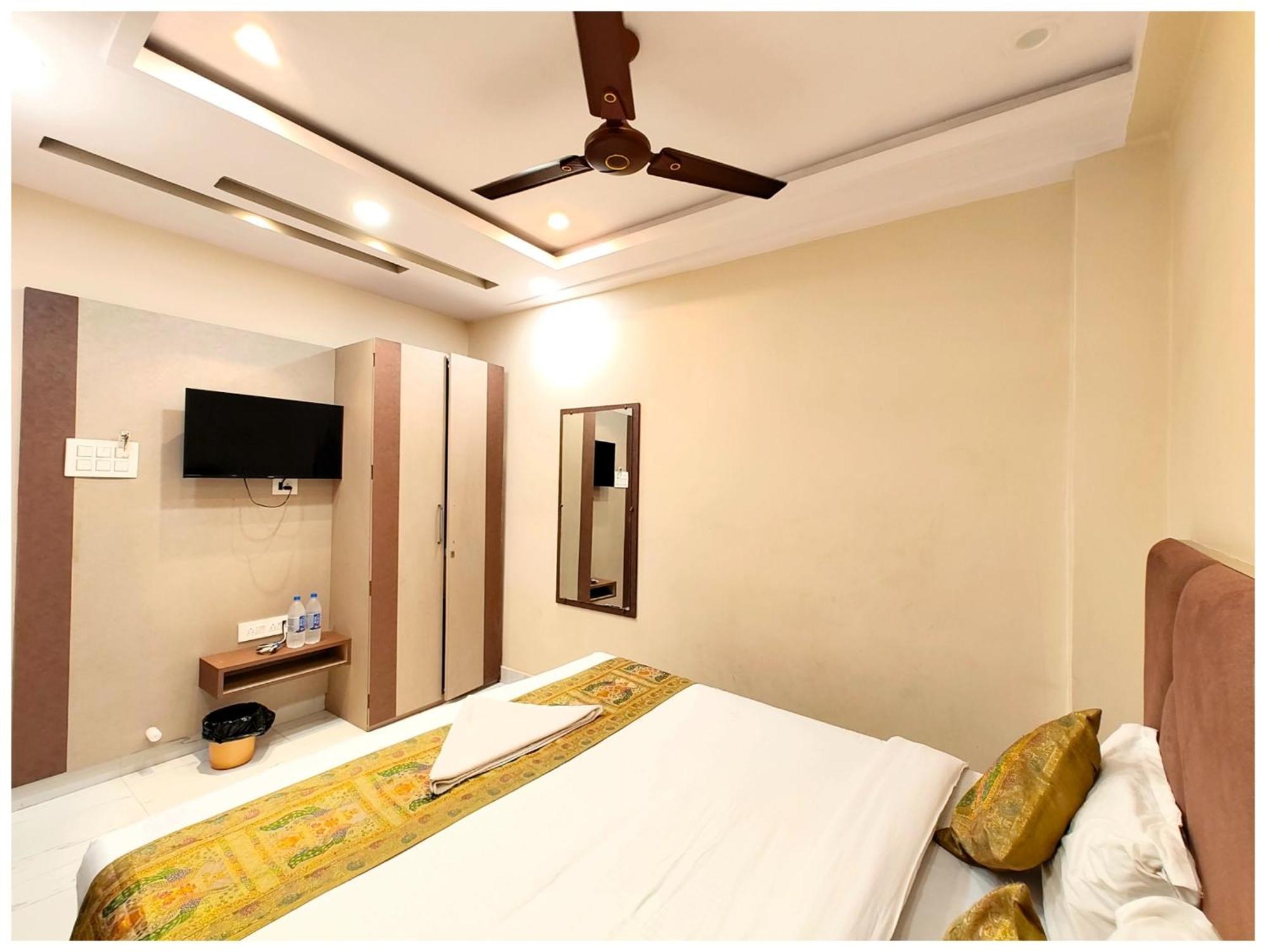 Hotel Premium B N K Grand - Fully Air Conditioned With Lift And Wifi Facility 4*