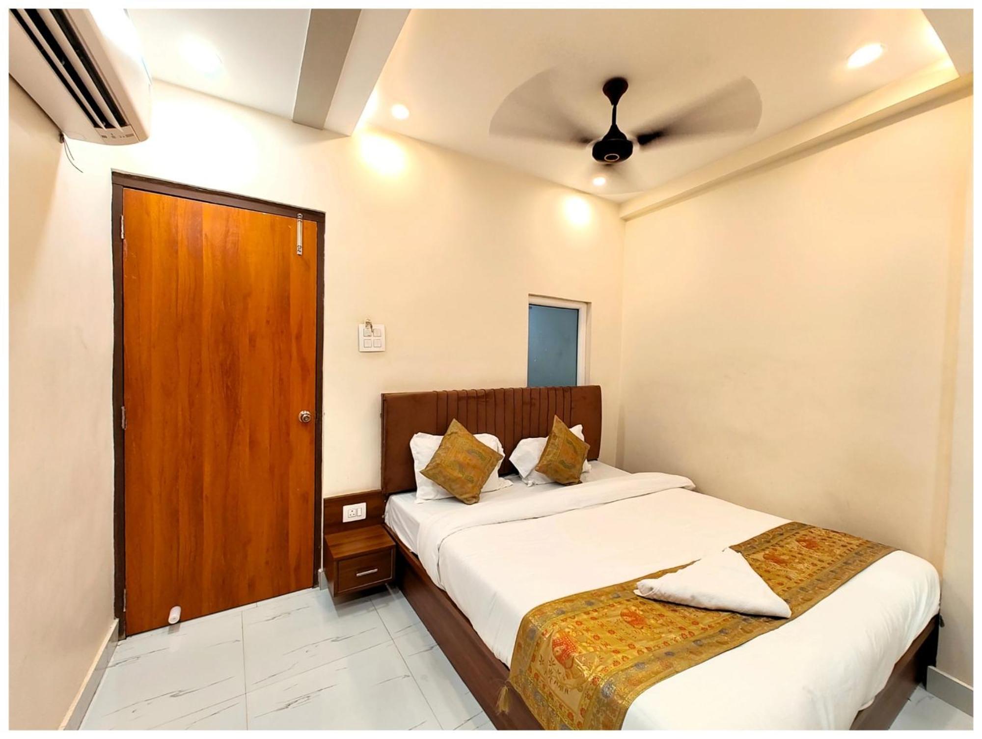 Premium B N K Grand - Fully Air Conditioned With Lift And Wifi Facility