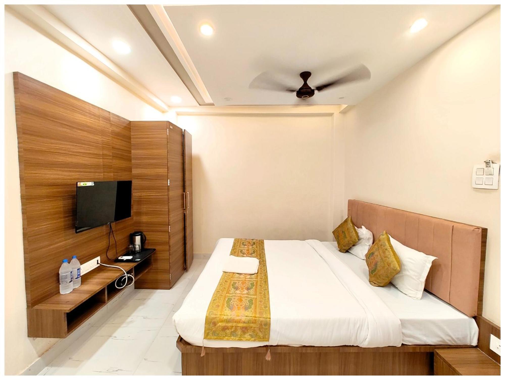 Premium B N K Grand - Fully Air Conditioned With Lift And Wifi Facility Hotel