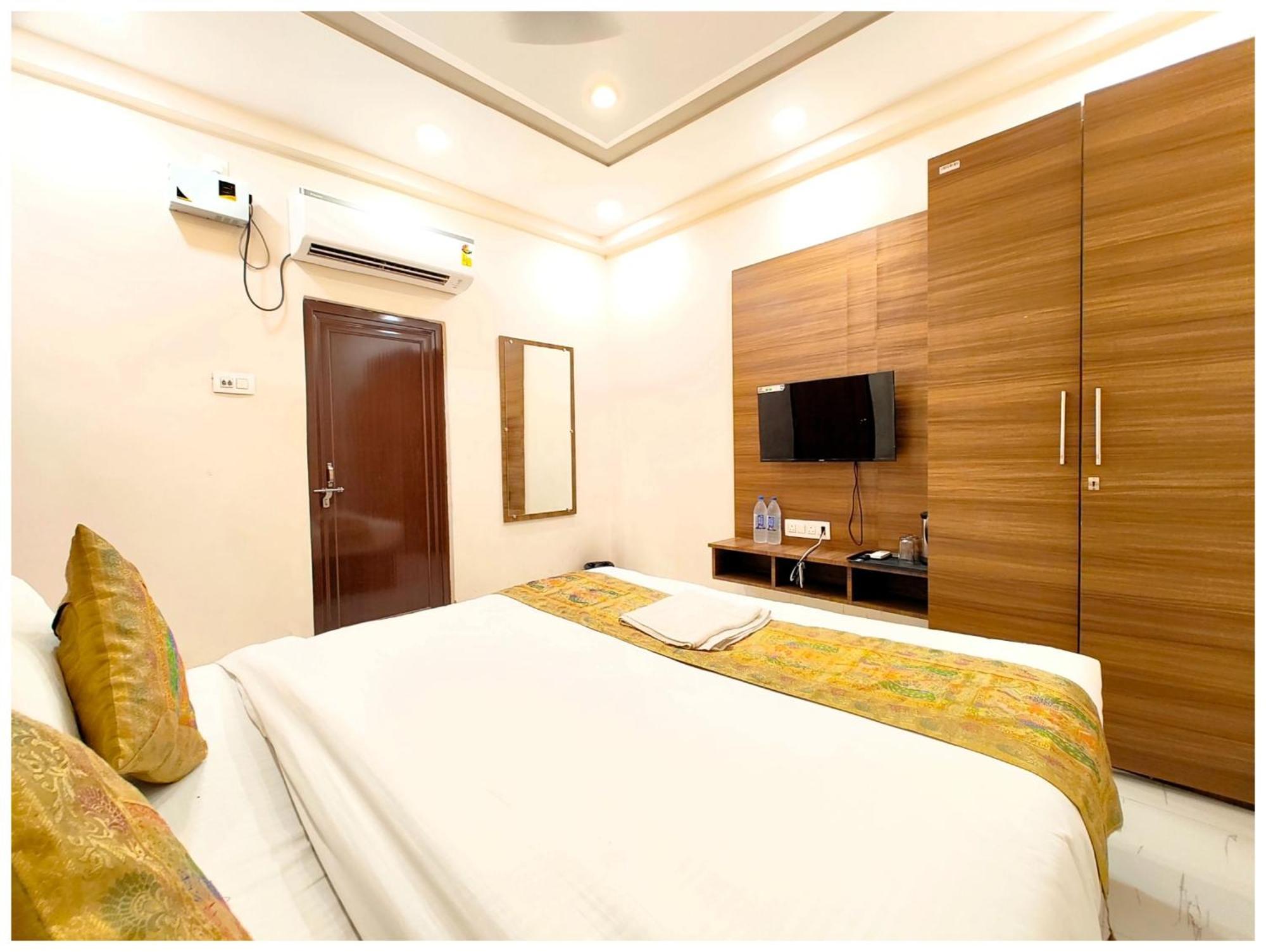 Premium B N K Grand - Fully Air Conditioned With Lift And Wifi Facility Hotel Varanasi