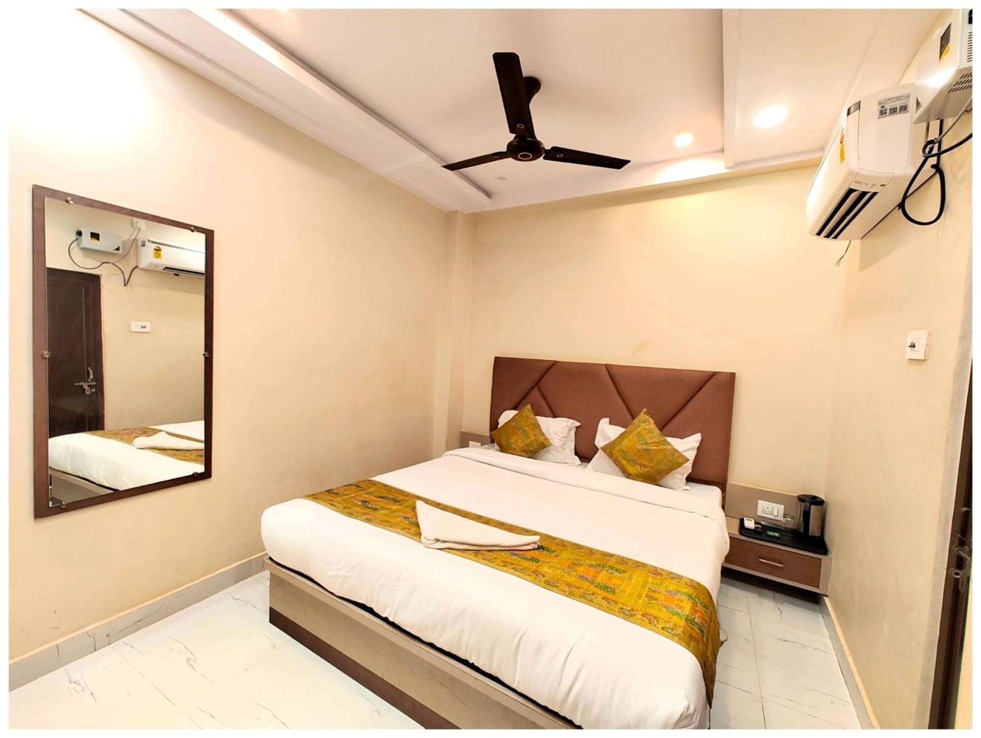 Hotel Premium B N K Grand - Fully Air Conditioned With Lift And Wifi Facility Varanasi