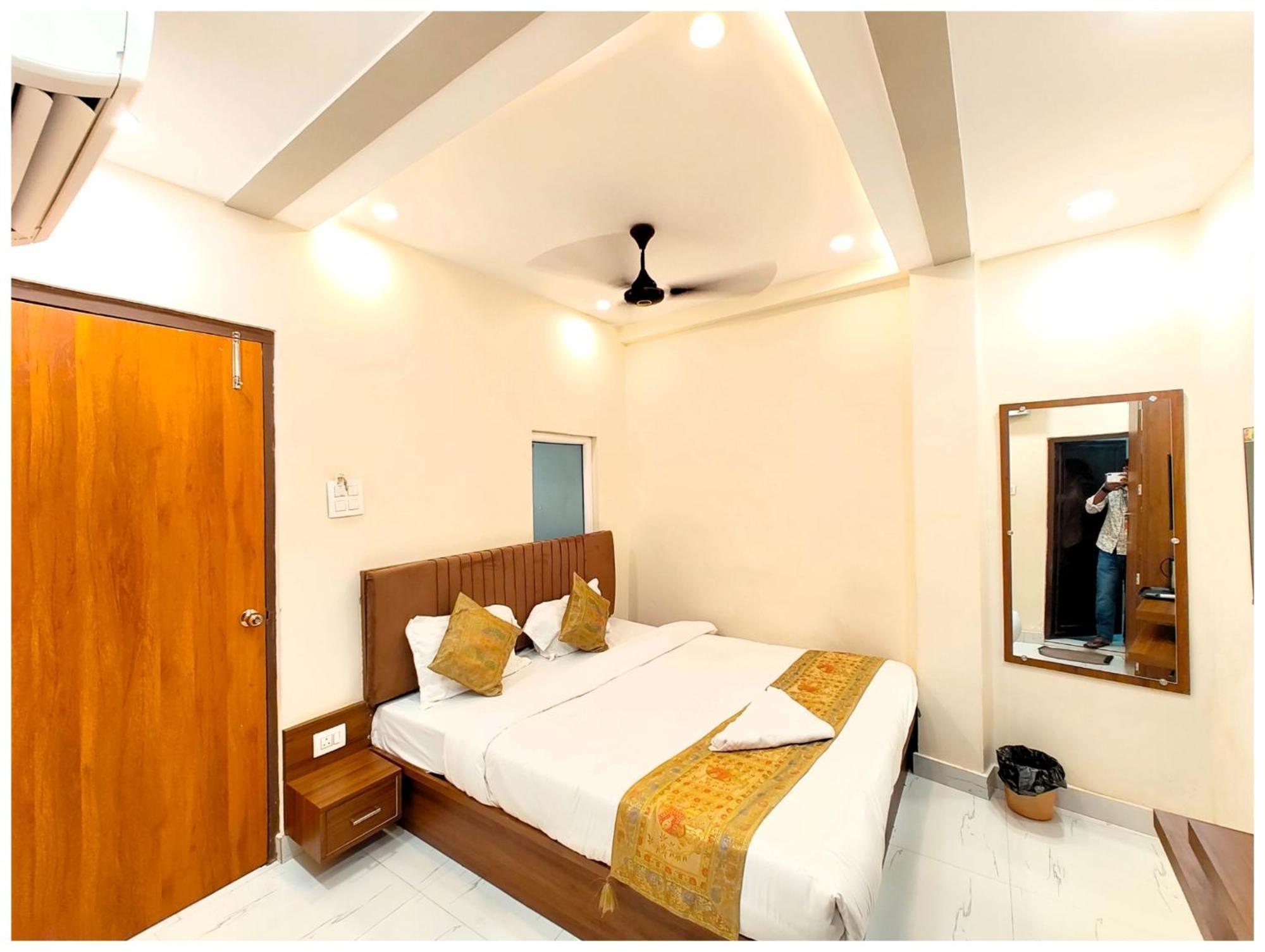 Premium B N K Grand - Fully Air Conditioned With Lift And Wifi Facility Hotel