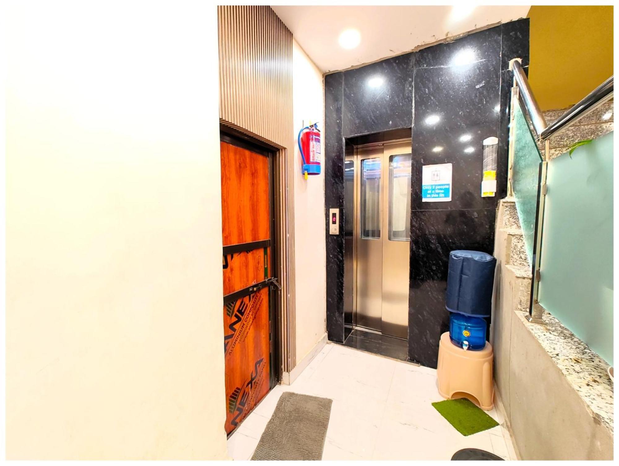 Hotel Premium B N K Grand - Fully Air Conditioned With Lift And Wifi Facility