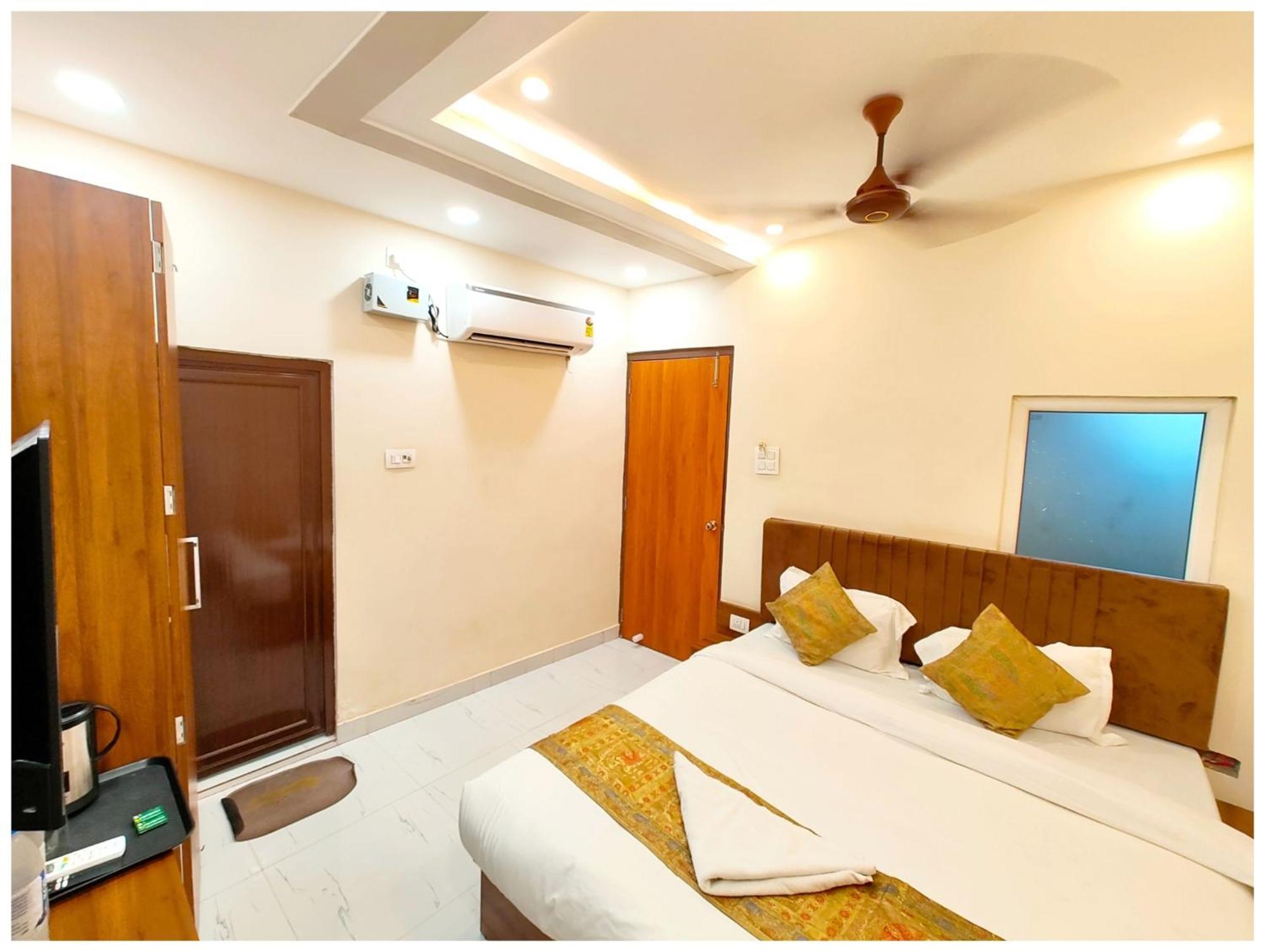 Hotel Premium B N K Grand - Fully Air Conditioned With Lift And Wifi Facility