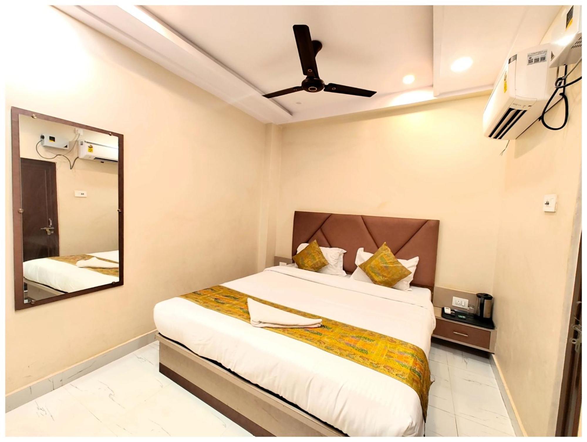 Hotel Premium B N K Grand - Fully Air Conditioned With Lift And Wifi Facility 4*