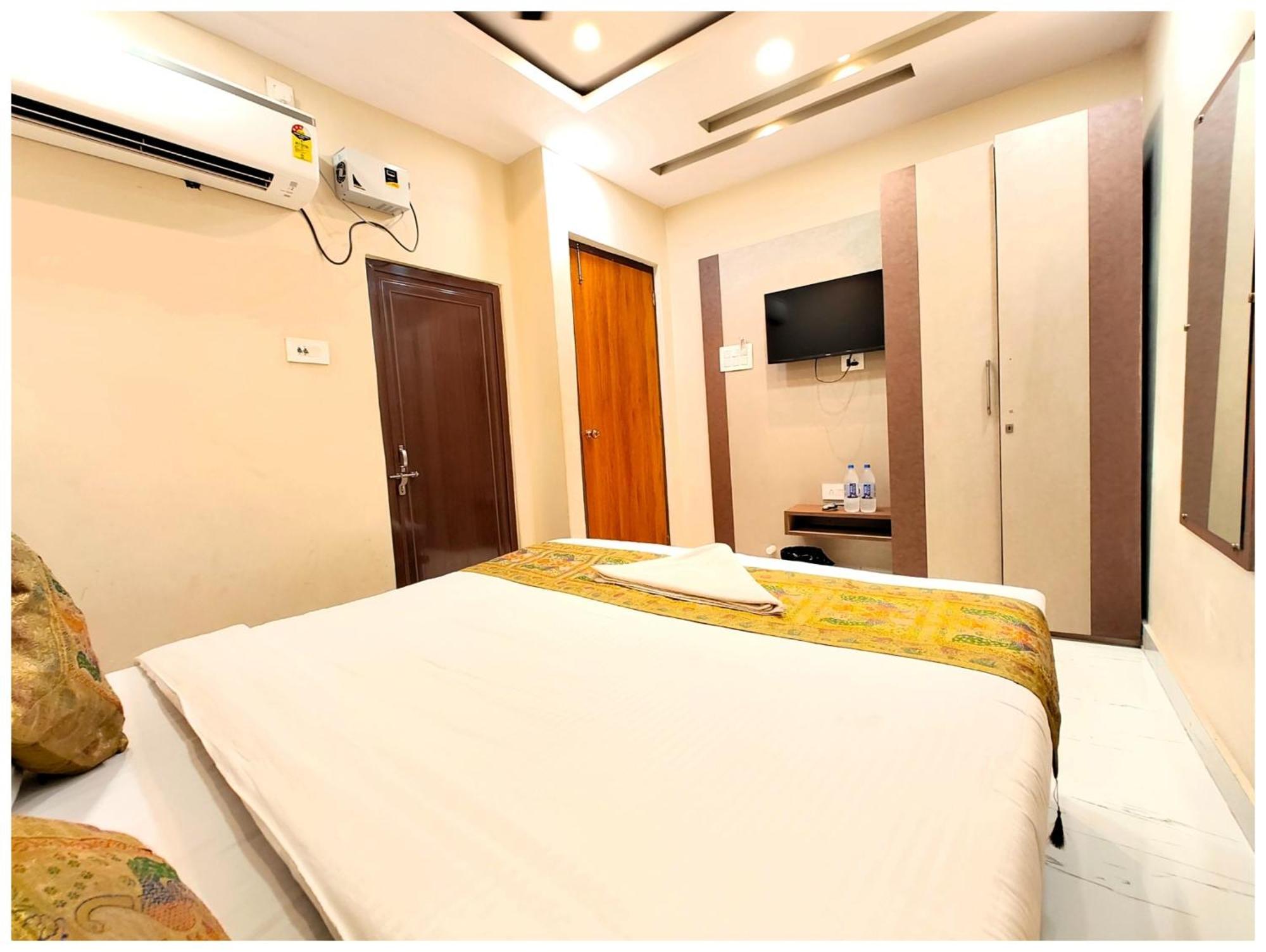 Hotel Premium B N K Grand - Fully Air Conditioned With Lift And Wifi Facility Varanasi